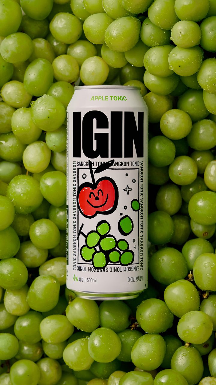 A SANGKOM Apple Tonic on green grapes